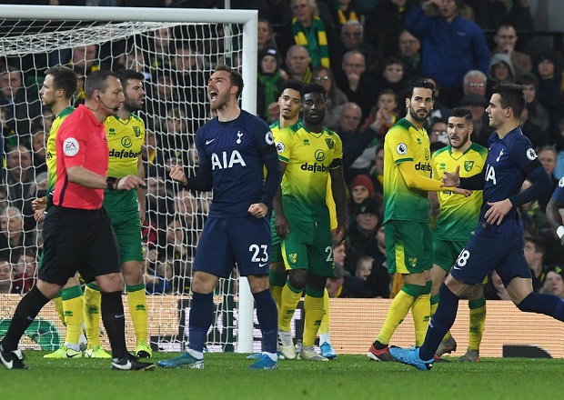 Бацио телефон у терен, три године не може на стадион